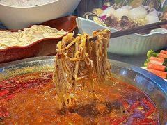 -茅草房·河畔园林火锅