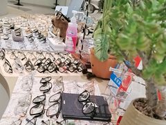 -光华眼科配镜中心·蔡司·尼康·依视路授权店