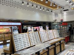 -美式眼镜·授权蔡司.依视路.尼康.豪雅.明月(人民广场店)