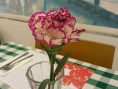 餐桌布置的鲜花-香草叶披萨·咖啡·啤酒(翰林邻里中心店)