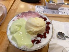 斑斓椰香草白雪冰-满记甜品(荟聚购物中心店)