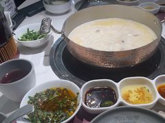 -洪氏嗨捞·广东猪肚鸡·椰子鸡火锅(西咸万象城店)