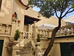 -Majestic Café