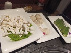 白玉菇-大匠工房古船木艺术餐厅·猪肚鸡专门店(长白仙岛店)