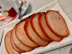 叉烧红肠双拼饭-香港新发烧腊茶餐厅(万象店)