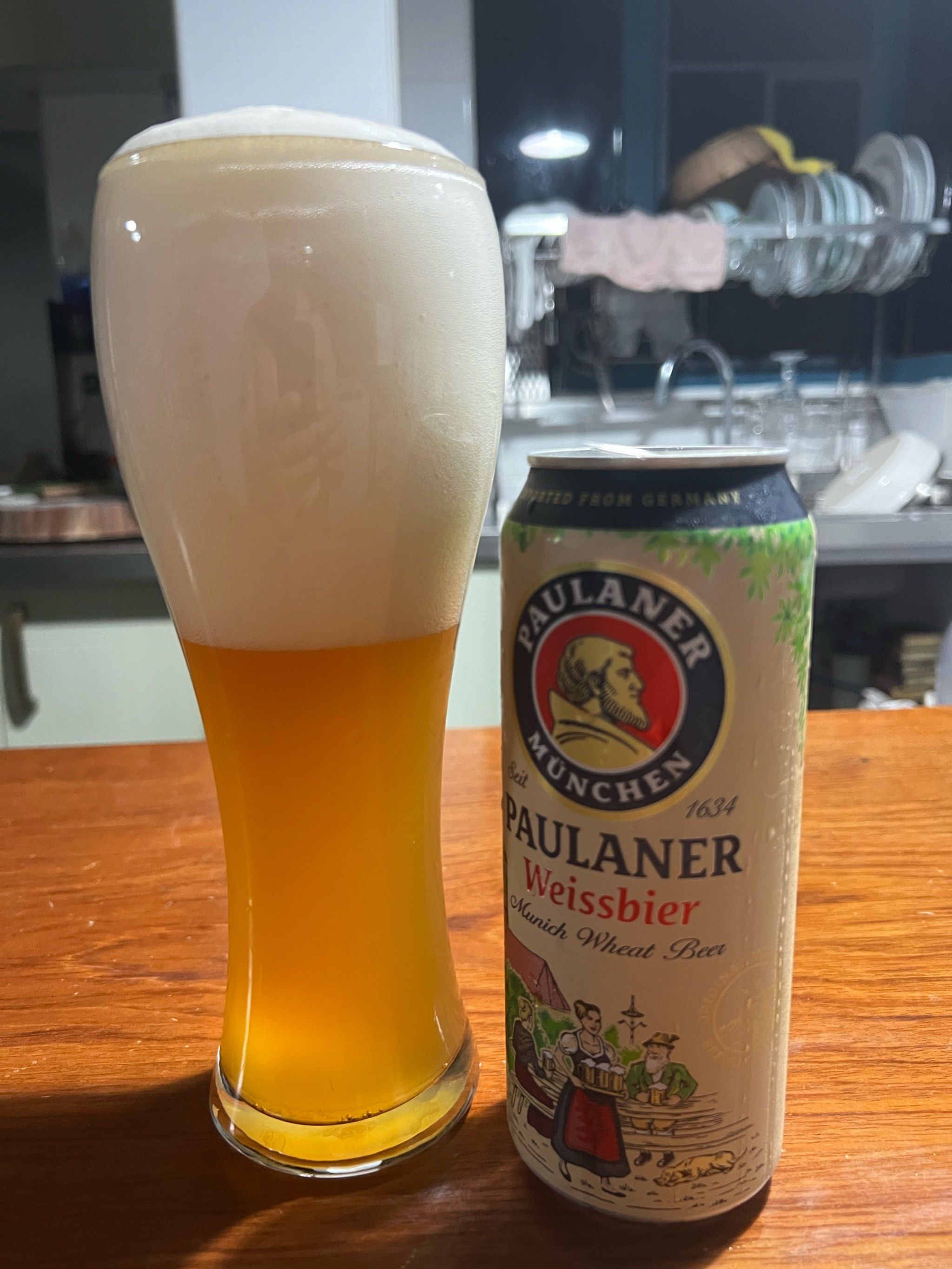 去了几次滨江大道的宝莱纳后
就开始这么在家喝啤酒了[啤酒]