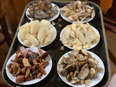 -东巴谷野生菌火锅餐厅