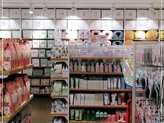 -名创优品(北京新中关购物中心地铁层店)