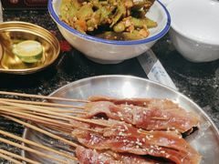 -何妹湿辣牛肉·粤式烧烤砂煲(桂雅路店)