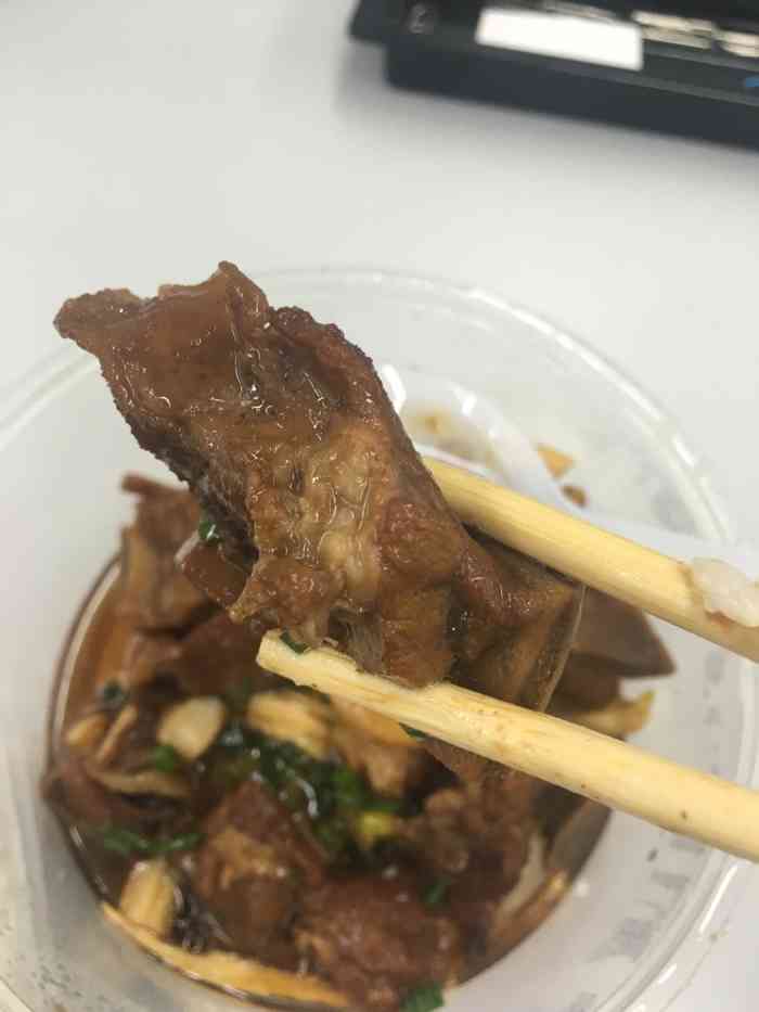 吴妈妈黄焖鸡米饭排骨米饭-"好吃,味道很赞,吃的很爽,也很干净卫生.