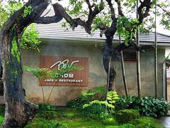 -Chom Cafe and Restaurant