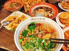 张飞牛肉粉-爆炸头阿姨小四川正宗川味小吃(无任何分店)
