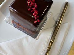 -UNI UNI(环亚凯瑟琳店)