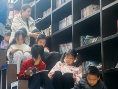 -钟书阁(松江泰晤士小镇店)