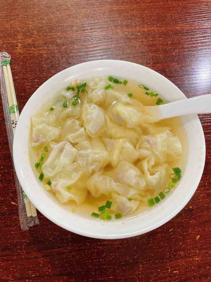 陆氏馄饨(烟雨长廊店)-"我们仨人反正都是满意哒[调皮]汤清亮味.