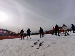 -采薇庄园四季滑雪场