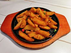 -阿瓦山寨·湘菜现炒·剁椒鱼头王(咸阳总店)