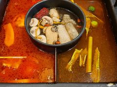 -老牌坊云南鱼豆花火锅(爱建店)