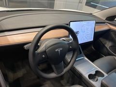 -TESLA 特斯拉(上海太古汇体验店)