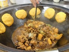 -粘豆包柴火铁锅炖