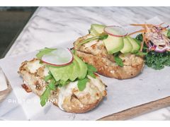 丹麦开放三文治配吞拿鱼牛油果-农畉LONFOOD(福田星河COCOPark店)