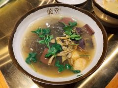 鸭血粉丝汤-龍堂蟹黄小笼包(万家丽店)