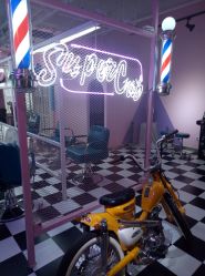 -变画·发型STUDIO