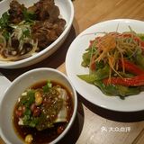 他们家羊肉串好吃的，但是我忘拍了