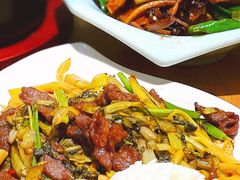 自制酸菜炒牛肉-宏记广东客家菜(丰汇店)