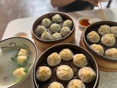 荠菜鲜肉小笼包-曼曼汤包(建国西路店)