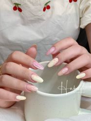 -花岐款式专研健康美甲沙龙