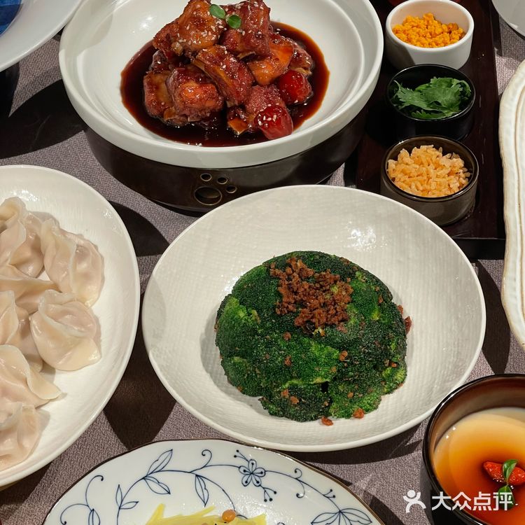 西安 ！！一个饺子🥟居然11块钱 。 。  