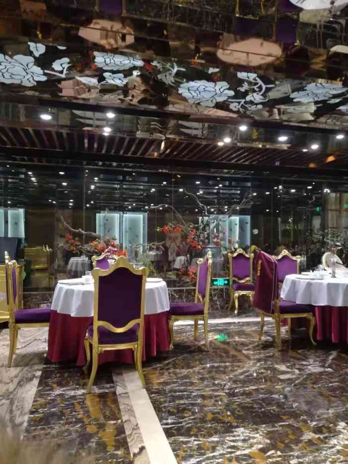 津菜典藏(人民公园店)-"同事结婚来的这里～相当的豪华～吃的是回民.