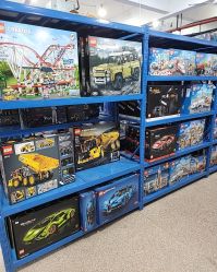 -逝水玩具折扣店