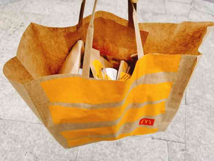 麦当劳(衢州中银店)-"青花椒的鸡腿堡和生巧奶茶味道都不错.但.