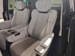 -小鹏汽车(上海静安大融城店)