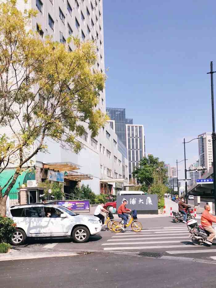 南浦大厦-"交通还蛮方便的,四号线南浦大桥站三号口出.