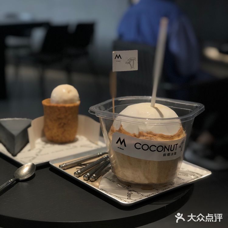 好多漂亮妹子在拍照。门口有位置，坐着挺惬意的