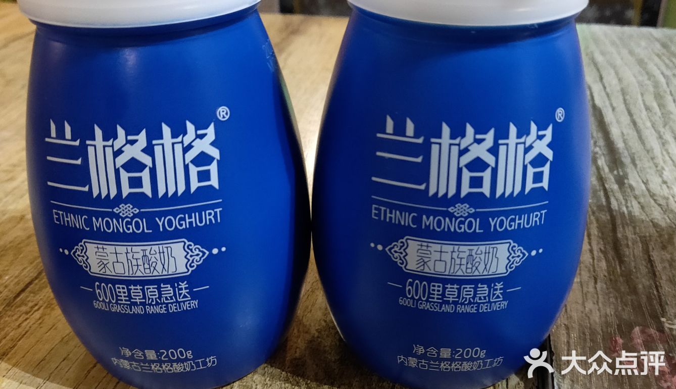 这里的羊汤料很足哦！