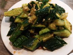 拍黄瓜-玫瑰红烤羊排(北新桥三条店)