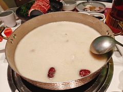 -洪氏嗨捞·广东猪肚鸡·椰子鸡火锅(西咸万象城店)