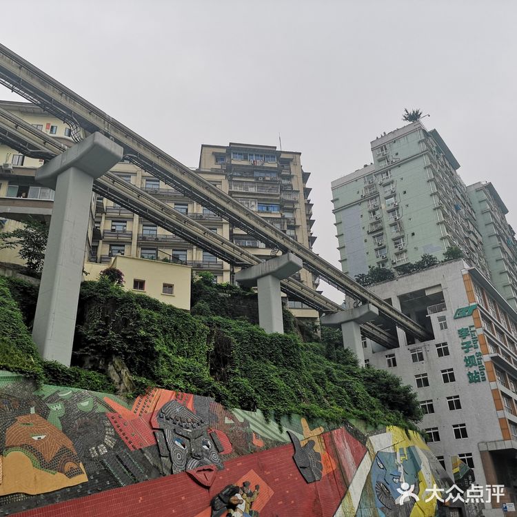 到了晚上，这座城市更漂亮