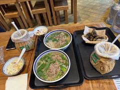 -云阿蛮云南生烫牛肉米线(奉贤路店)