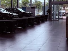 -成都中升之星奔驰4S店