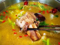 锅底有好大一根棒棒骨-盡膳口福·百年汤方火锅(科华北路店)