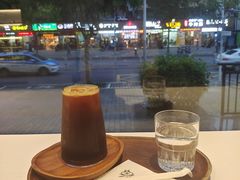 靠窗位-普素书咖茶空间