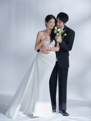 -至臻微拉婚纱摄影