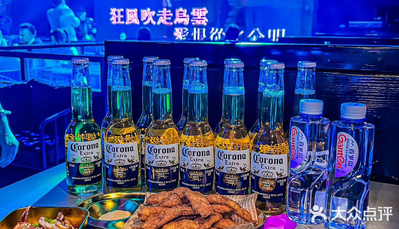 来武汉这家会飘雪❄️ 的酒吧邂逅一场浪漫💕 