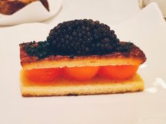 有机蛋黄吐司鱼子酱和香草-Jean Georges