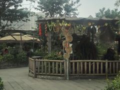 -茅草房·河畔园林火锅